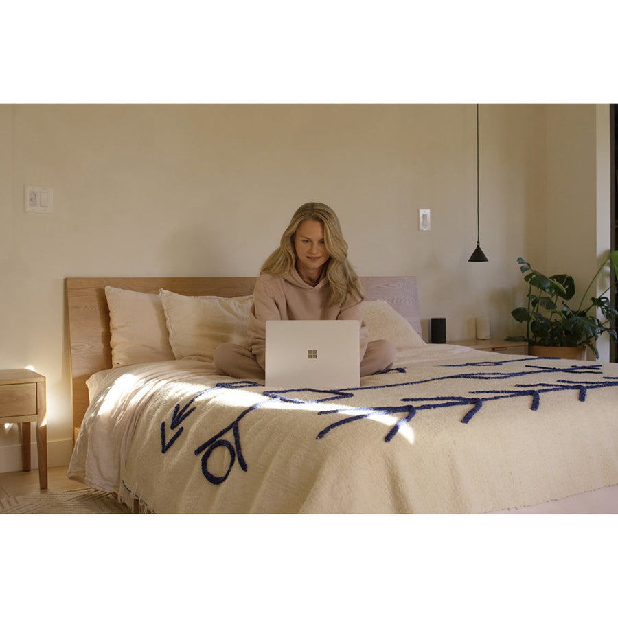 Microsoft Surface Laptop 4 13.5" Touchscreen Notebook - 2256 x 1504 - AMD Ryzen 5 4680U Hexa-core (6 Core) - 8 GB Total RAM - 256 GB SSD - Platinum 5Q1-00001