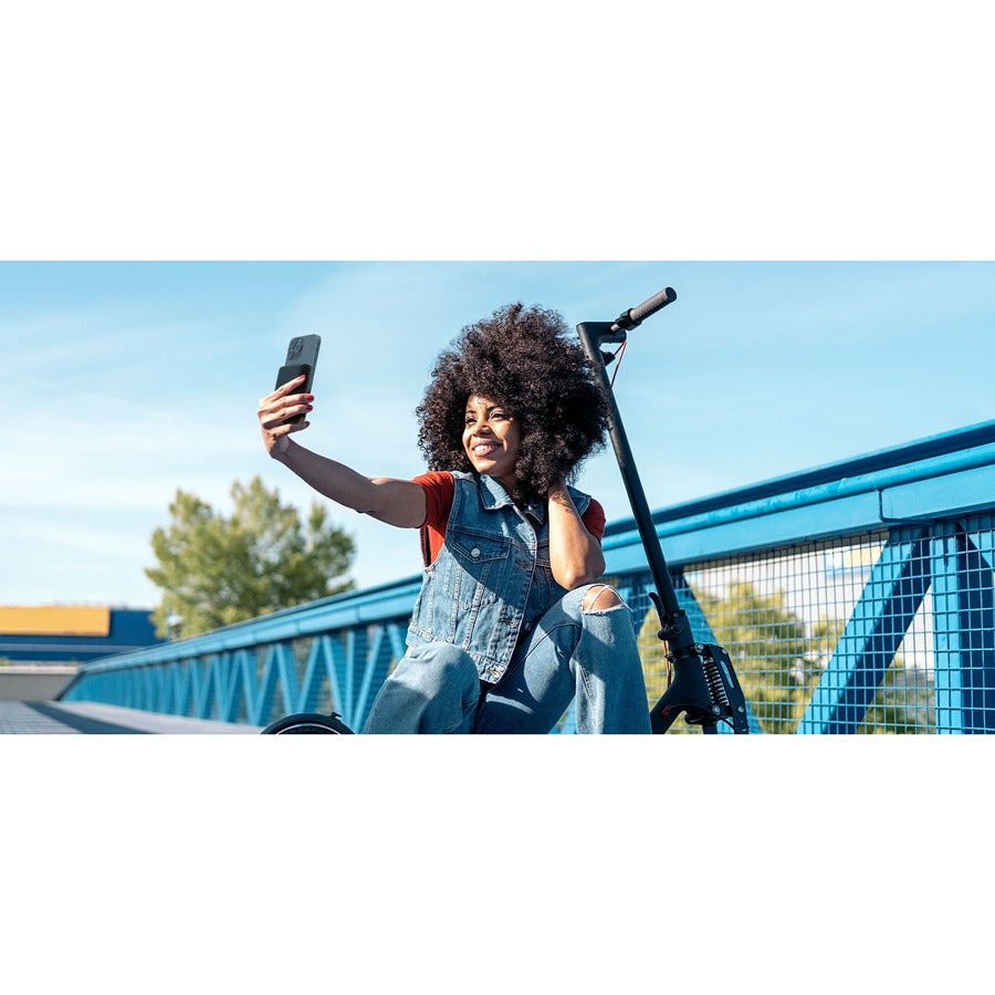 Belkin BoostCharge Magnetic Wireless Power Bank 5K + Stand BPD004BTBK