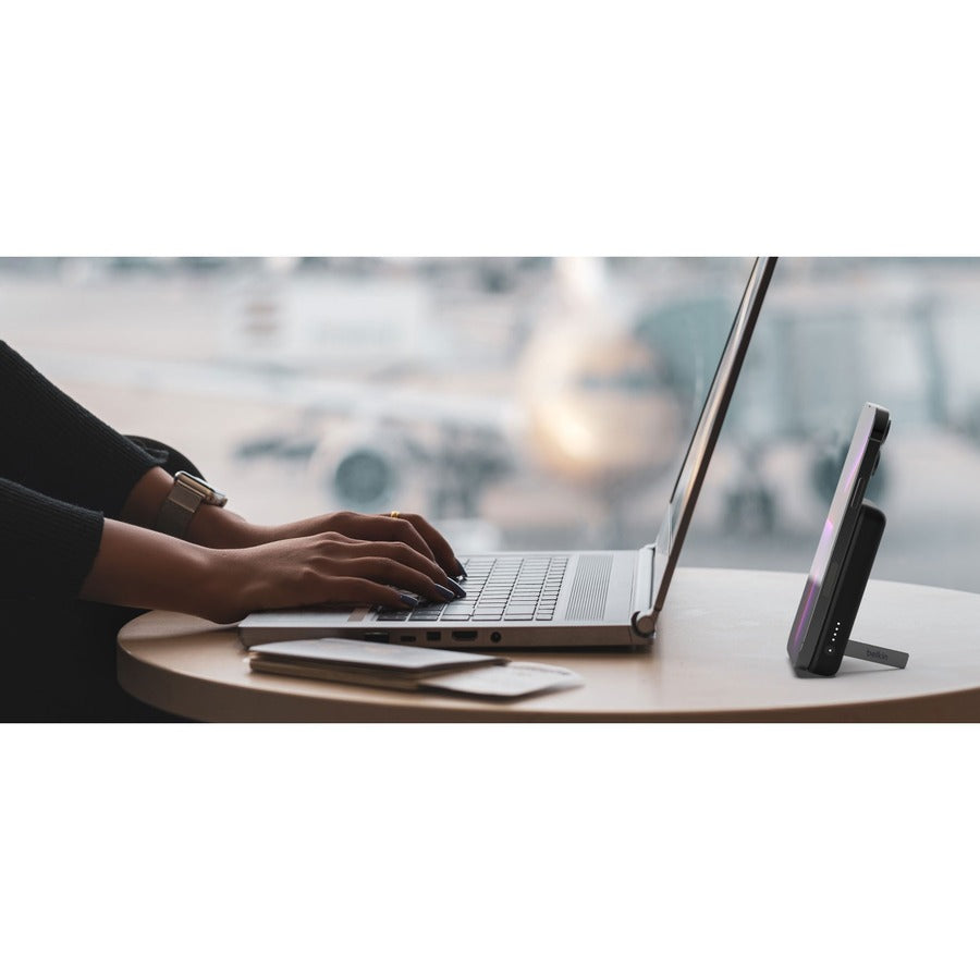 Belkin BoostCharge Magnetic Wireless Power Bank 5K + Stand BPD004BTBK