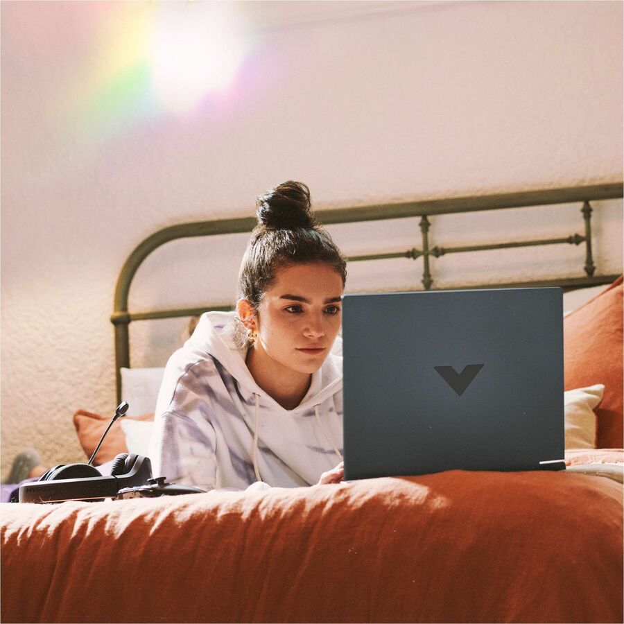 VICTUS 15-fb1000 15-fb1010ca 15.6" Gaming Notebook - Full HD - AMD Ryzen 5 7535HS - 8 GB - 512 GB SSD - Mica Silver 8G9J1UAR#ABL