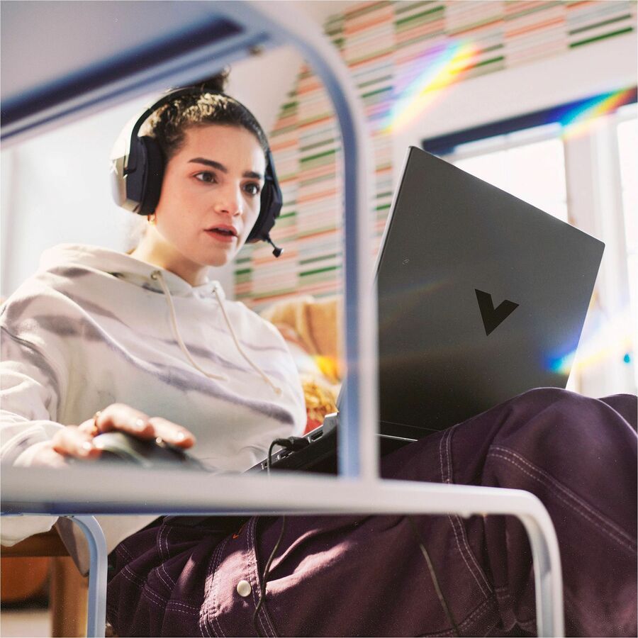 VICTUS 15-fb1000 15-fb1010ca 15.6" Gaming Notebook - Full HD - AMD Ryzen 5 7535HS - 8 GB - 512 GB SSD - Mica Silver 8G9J1UAR#ABL