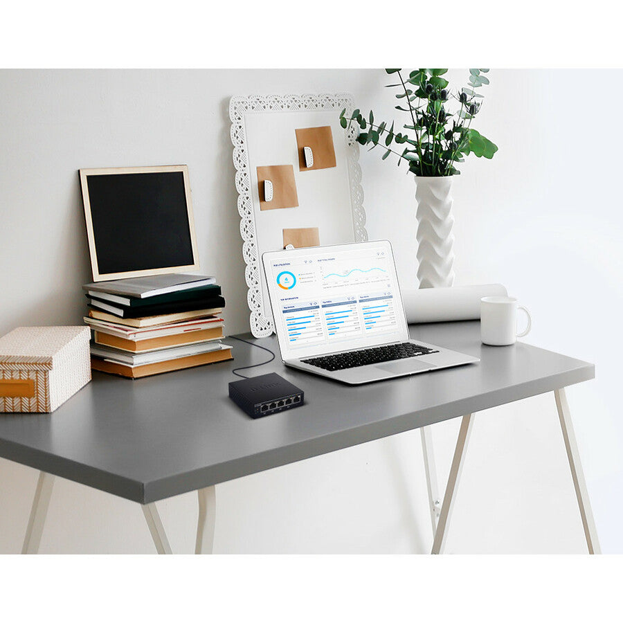 D-Link 5-Port Desktop Gigabit PoE+ Switch DGS-1005P