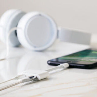 Belkin 3.5 mm Audio and Charge for iPhone and iPad Lightning Adapter F8J212BTWHT