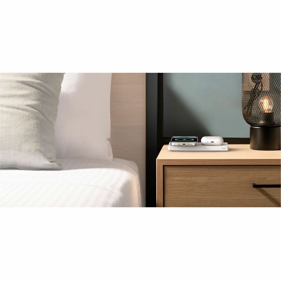 Belkin BoostCharge Pro MagSafe 2-in-1 Charging Pad WIZ019ttWH