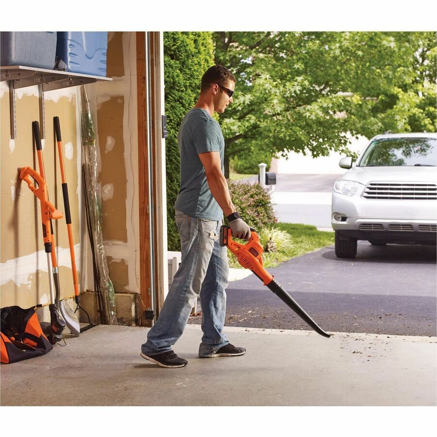 Black & Decker 20V MAX Cordless Sweeper LSW221