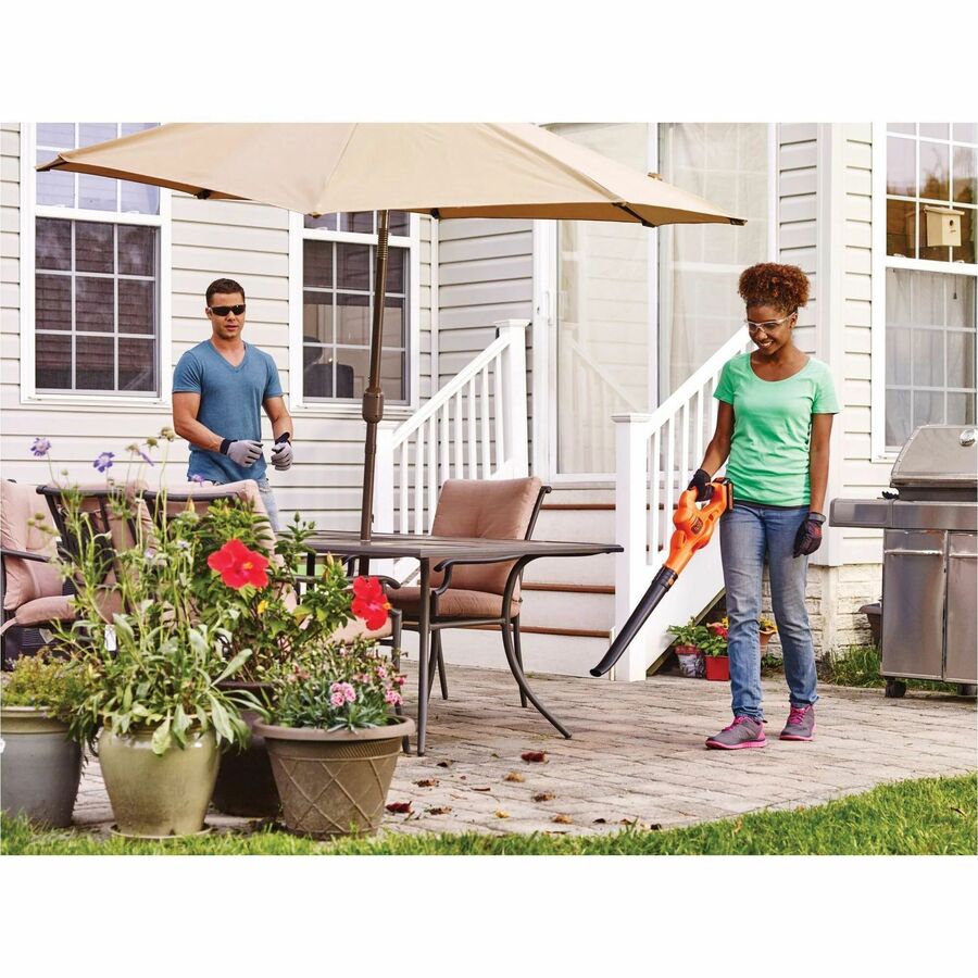 Black & Decker 20V MAX Cordless Sweeper LSW221