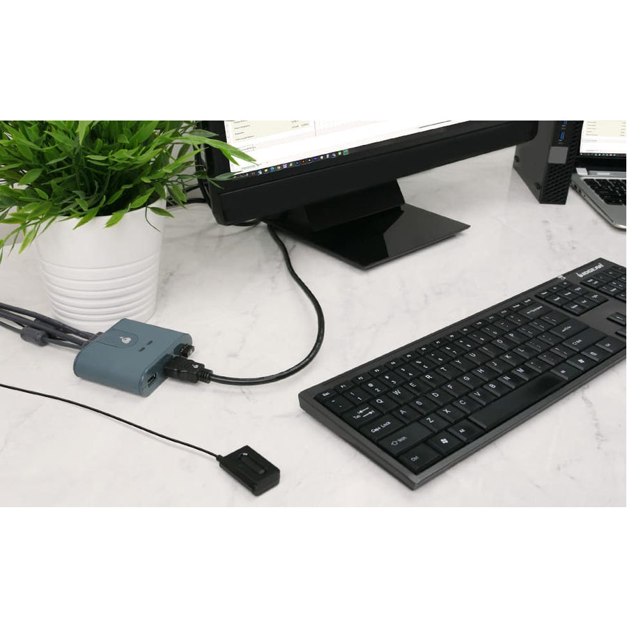 IOGEAR 2-port 4K KVM Switch with DisplayPort, USB-C and Audio GCS82DPC